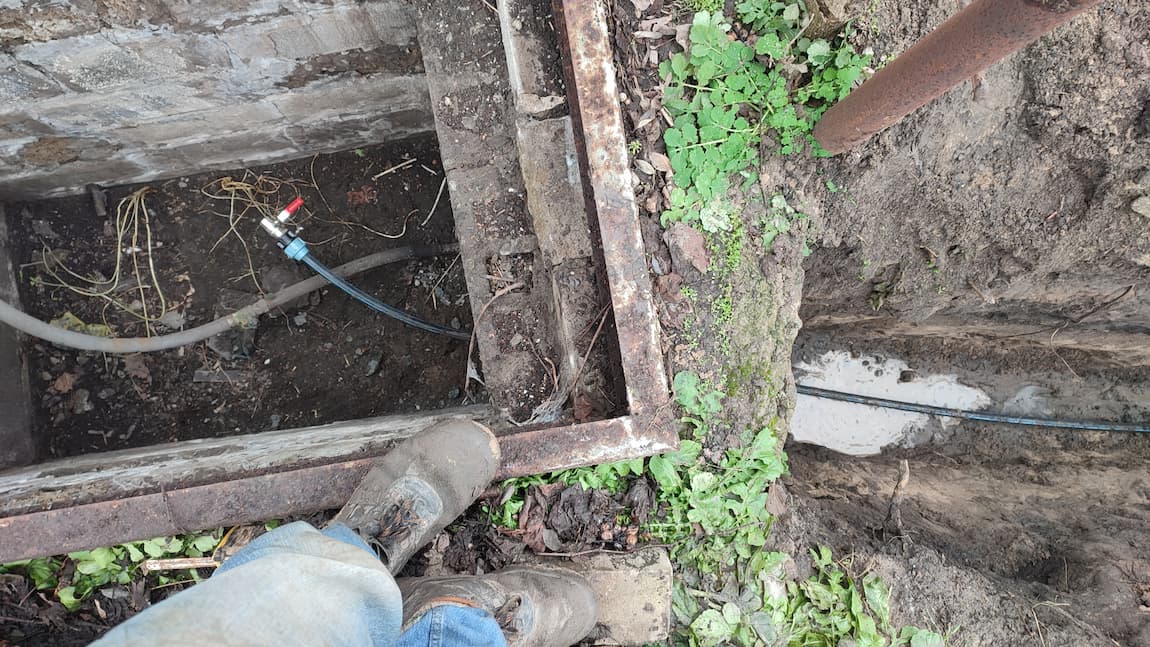 prokladka-vodoprovoda-v-kolodec-dnepr-karuny-30 prokladka-vodoprovoda-v-kolodec-dnepr-karuny-30